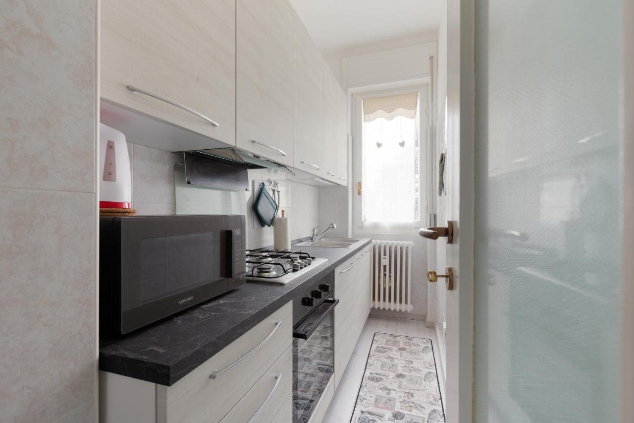 Apartment With Balcony -Bisceglie Red Line Subway Milano Ngoại thất bức ảnh