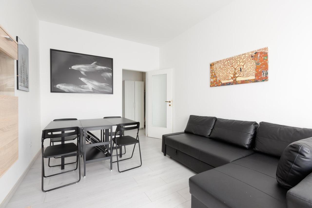 Apartment With Balcony -Bisceglie Red Line Subway Milano Ngoại thất bức ảnh