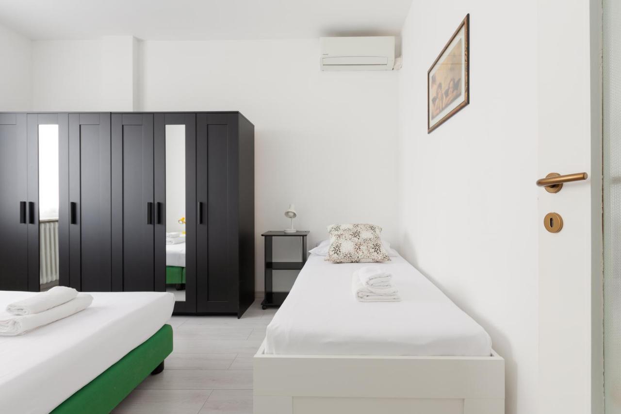 Apartment With Balcony -Bisceglie Red Line Subway Milano Ngoại thất bức ảnh