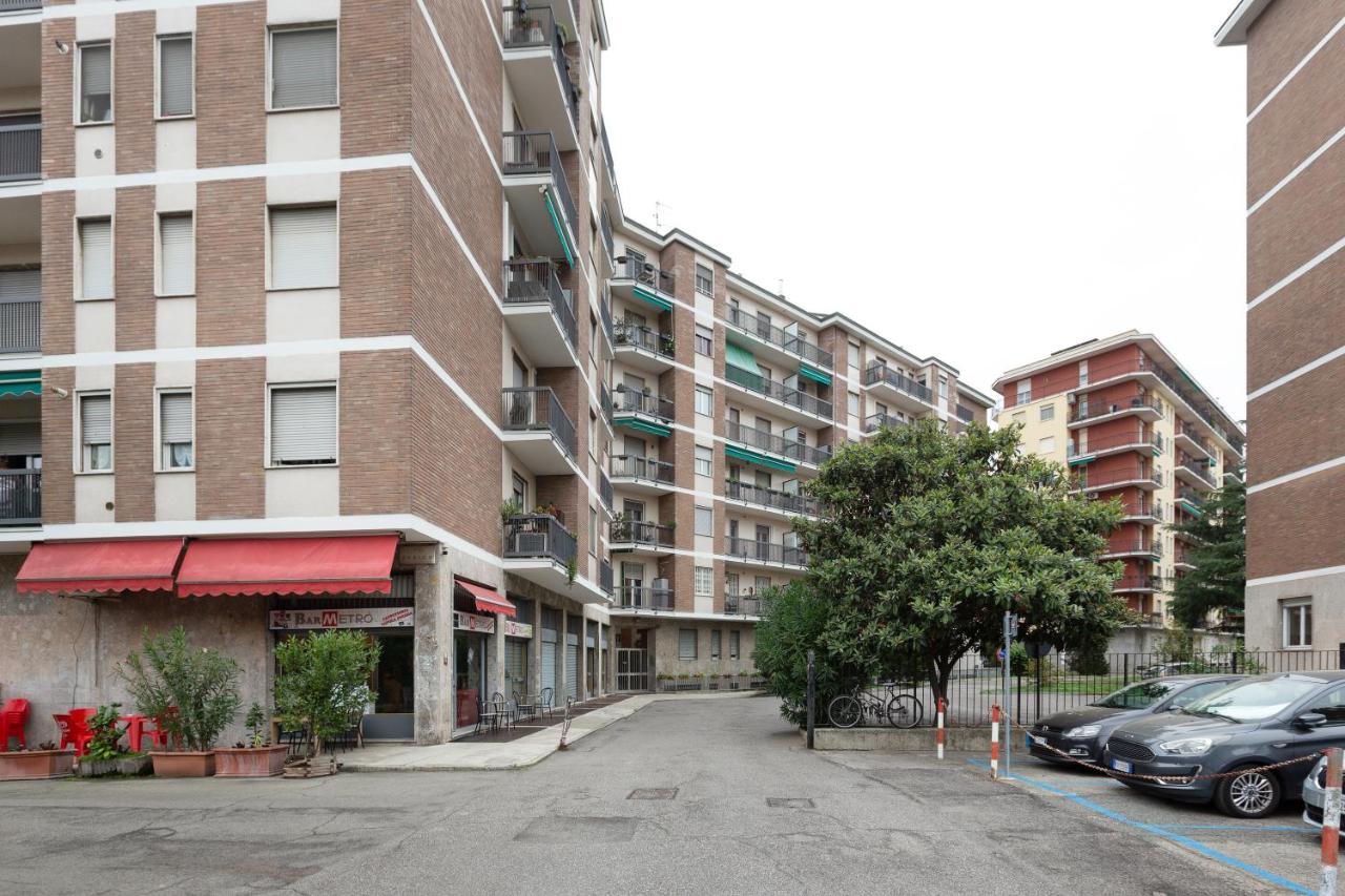 Apartment With Balcony -Bisceglie Red Line Subway Milano Ngoại thất bức ảnh
