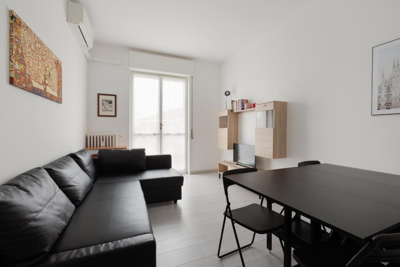 Apartment With Balcony -Bisceglie Red Line Subway Milano Ngoại thất bức ảnh