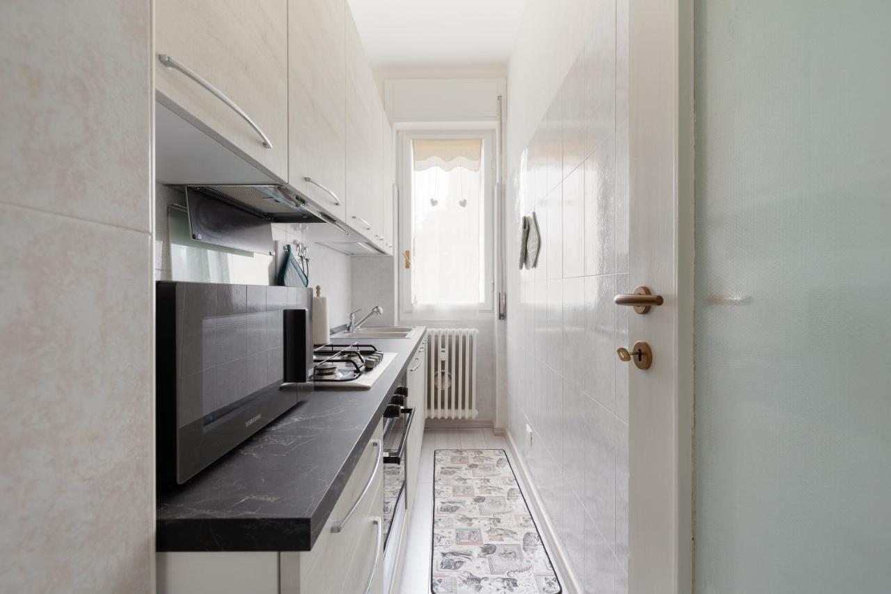 Apartment With Balcony -Bisceglie Red Line Subway Milano Ngoại thất bức ảnh