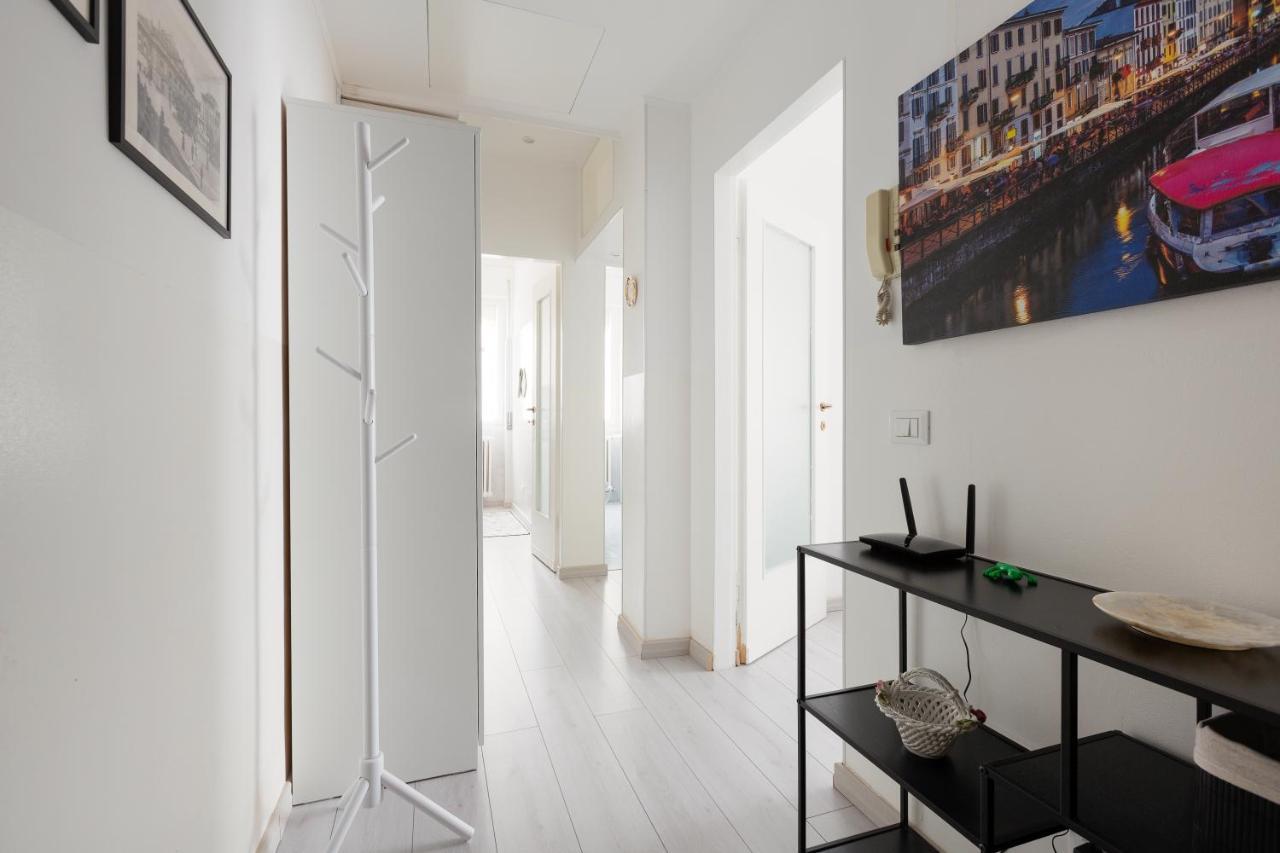 Apartment With Balcony -Bisceglie Red Line Subway Milano Ngoại thất bức ảnh