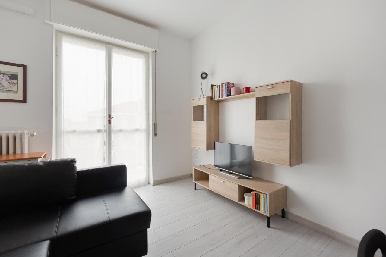 Apartment With Balcony -Bisceglie Red Line Subway Milano Ngoại thất bức ảnh